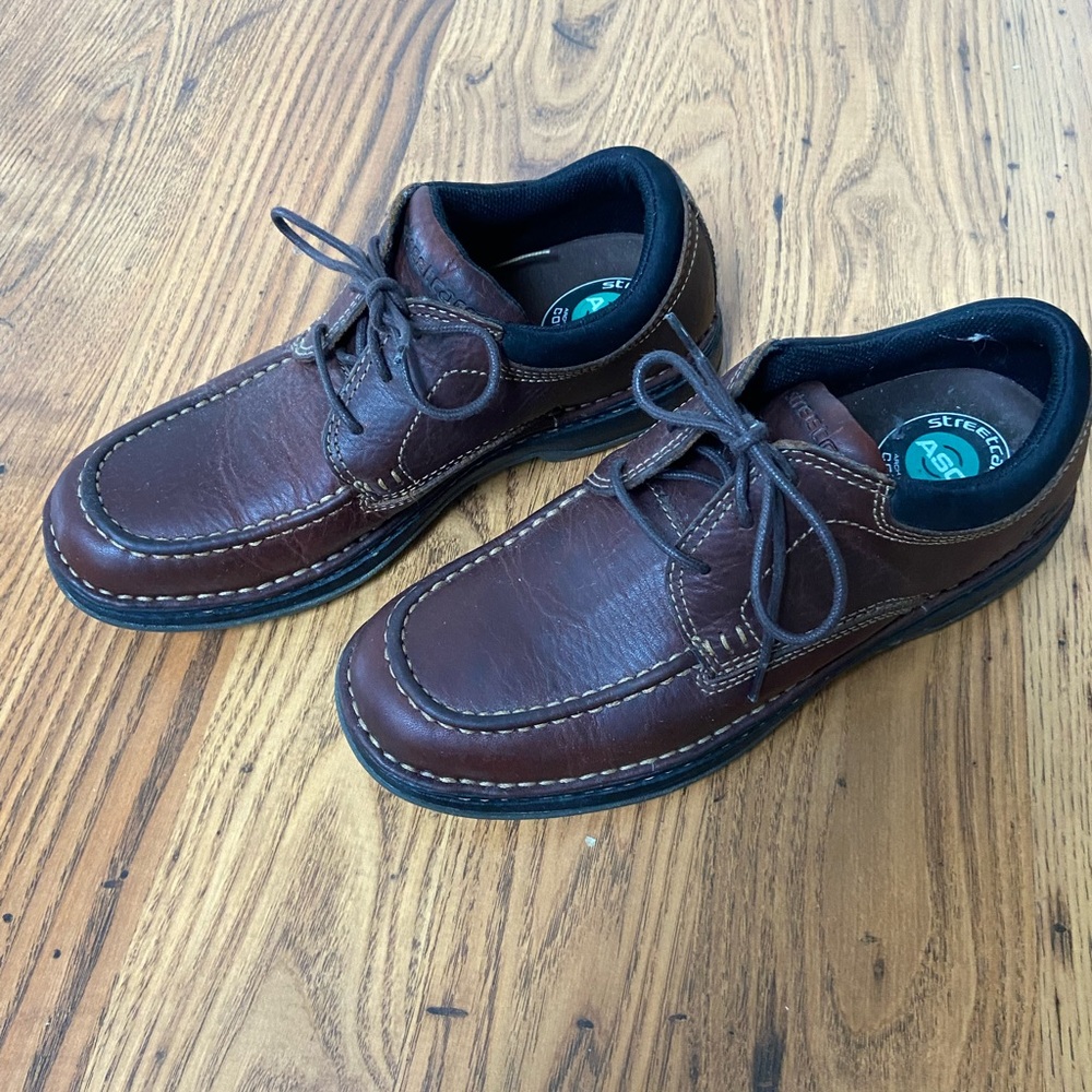 Men’s size 9 Street Cars, new condition